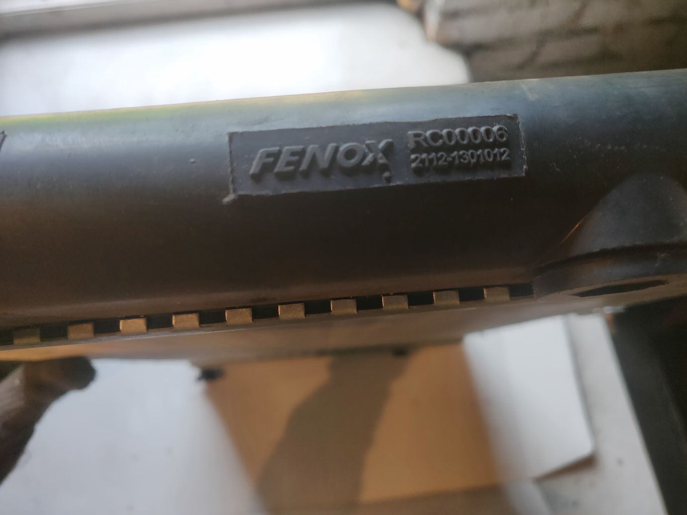 Радиатор охлаждения Fenox универсальный; алюм. ; отверстие под датчик t ваз 2110-2112