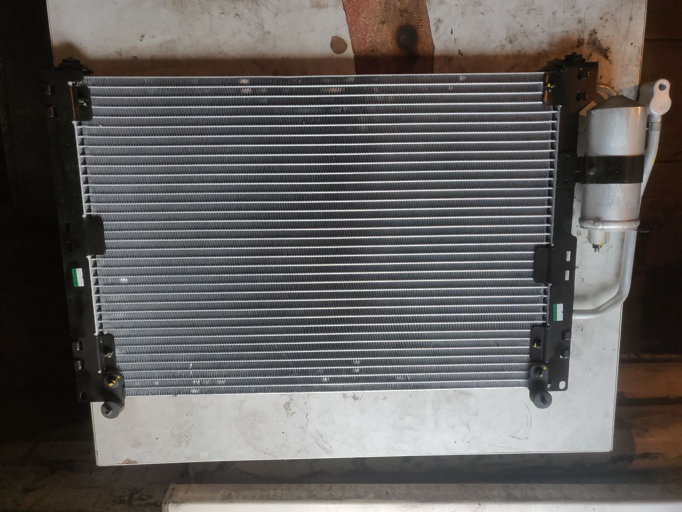 Радиатор кондиционера с осушителем на а/м Chevrolet Lanos