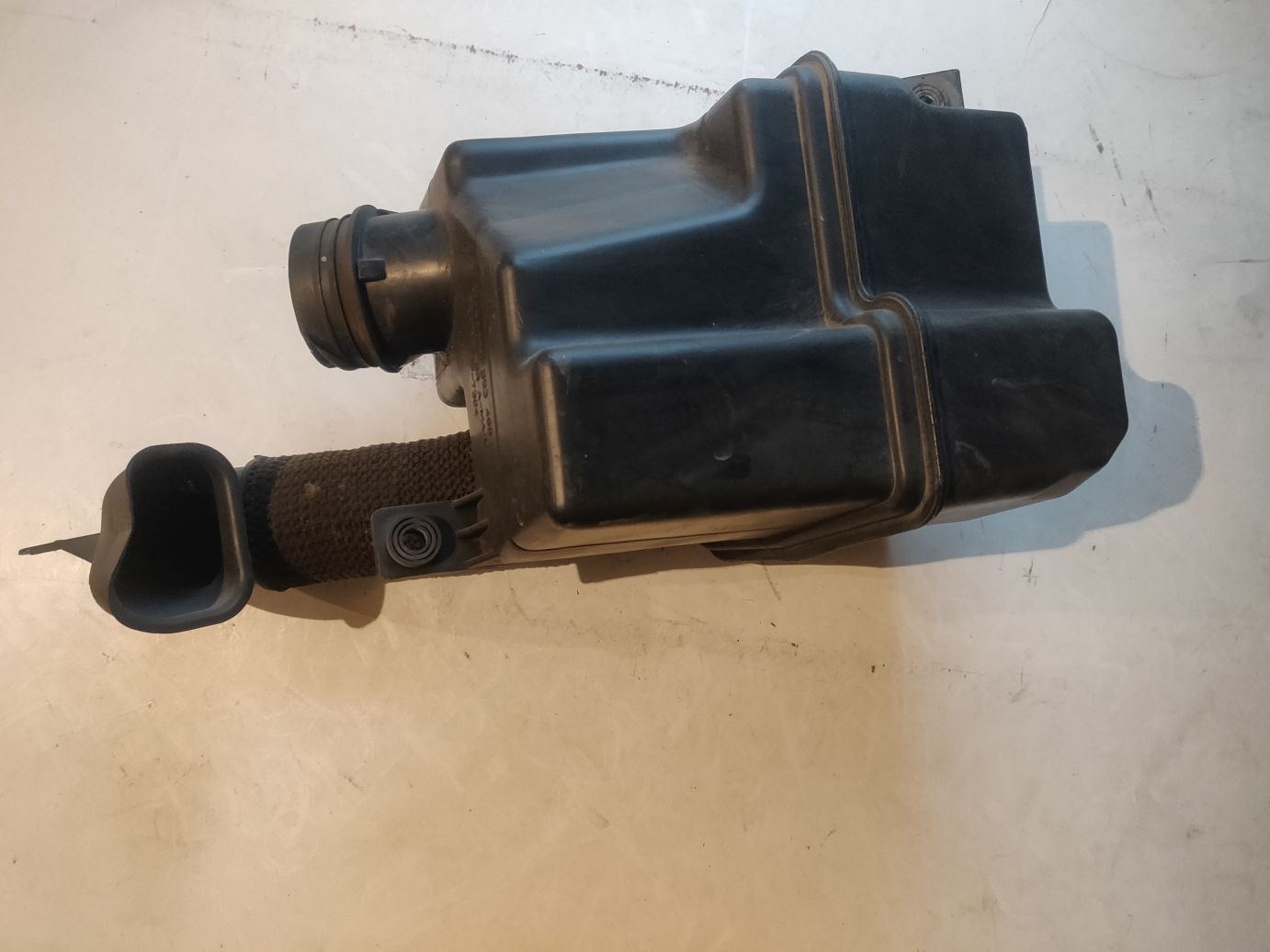 Бачок резонаторный воздушного фильтра на Chevrolet Lacetti