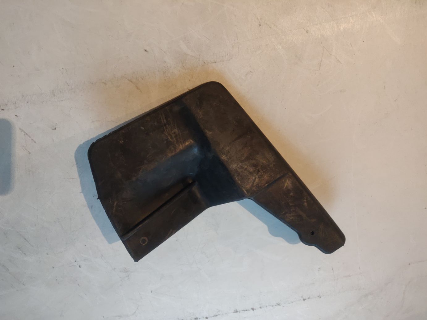 Брызговик передний правый на ВАЗ 2110