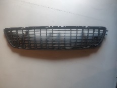 Решетка в бампер центральная Opel Vectra C 2002-2008