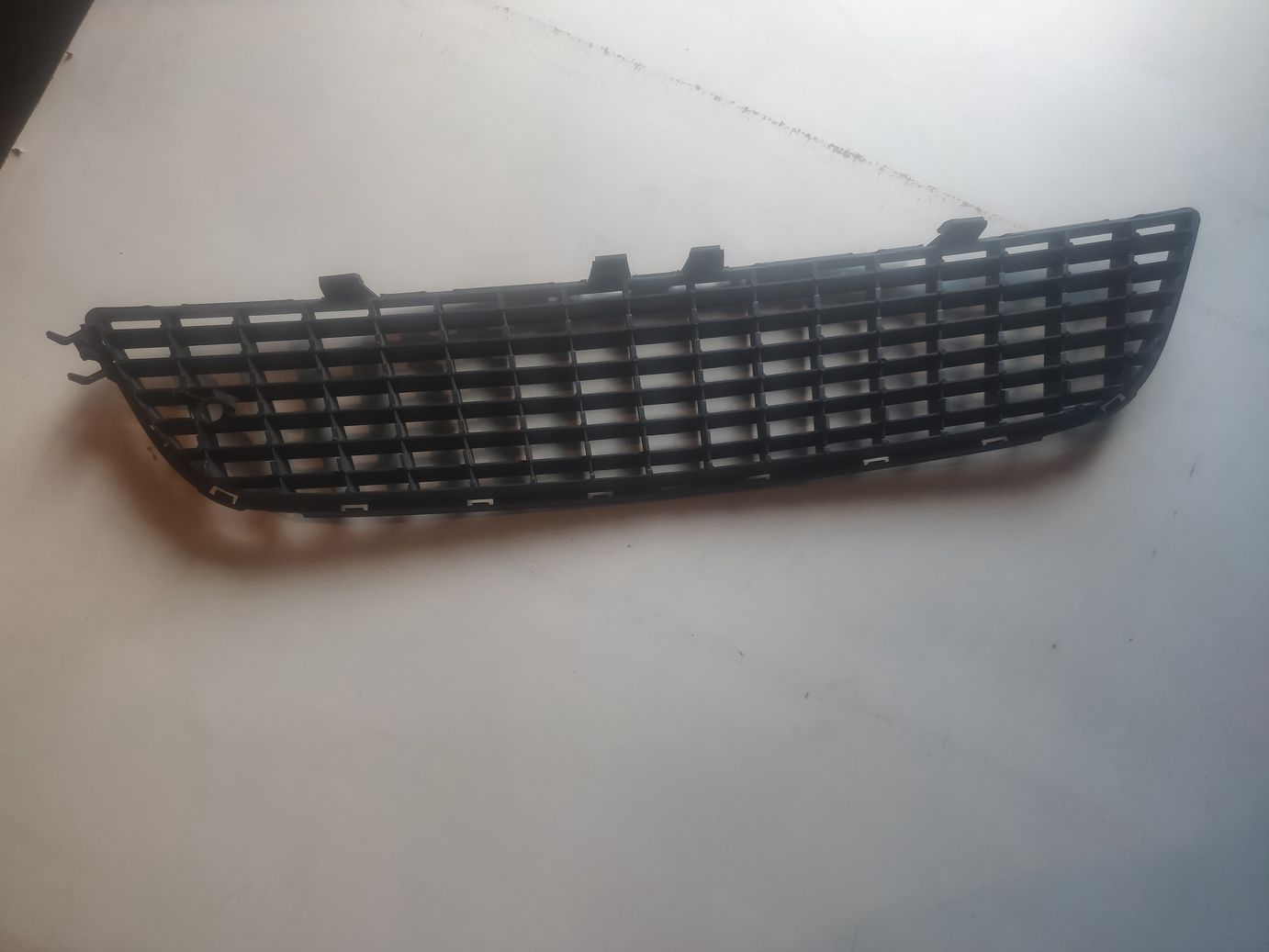 Решетка в бампер центральная Opel Vectra C 2002-2008