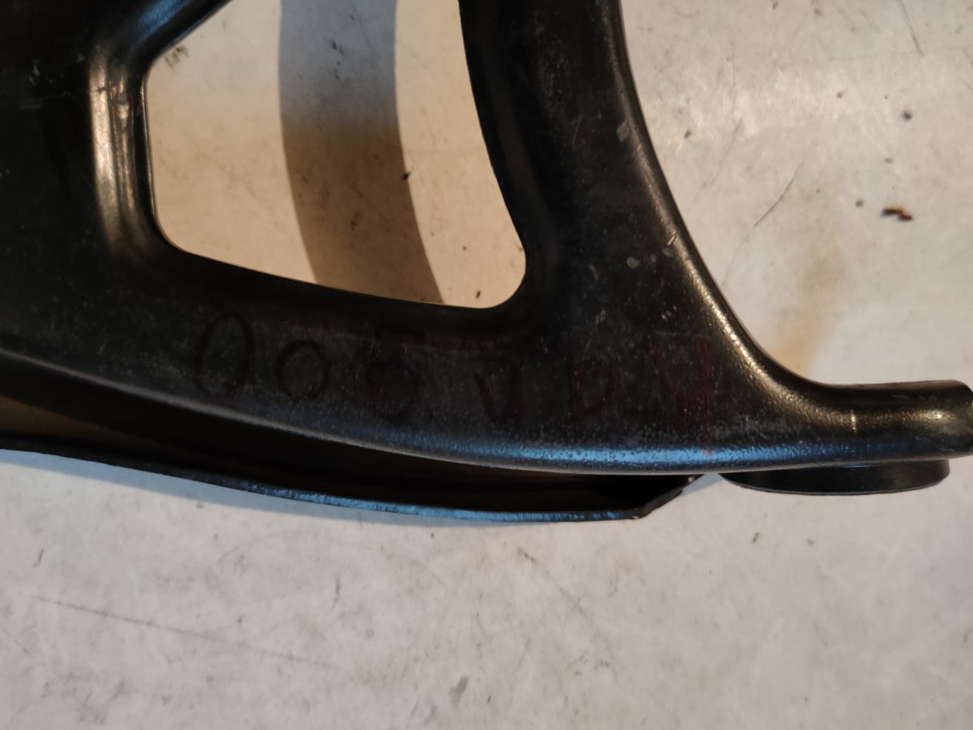 Рычаг передней подвески левый Renault Kangoo