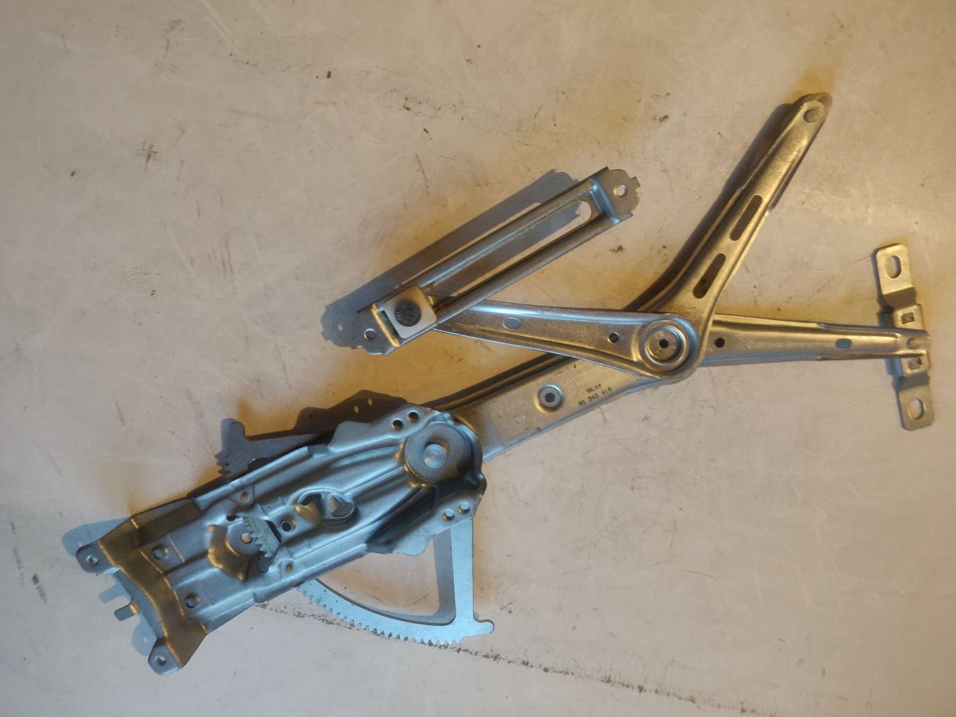 Стеклоподъемник электрический без мотора перед. прав. GM на OPEL Astra G, Zafira A