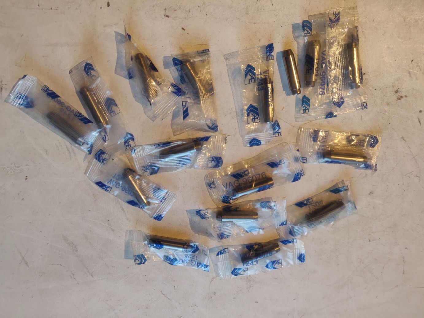 Втулка клапана направляющая AE на OPEL Astra G, H, Corsa C, Vectra B, C, Zafira A