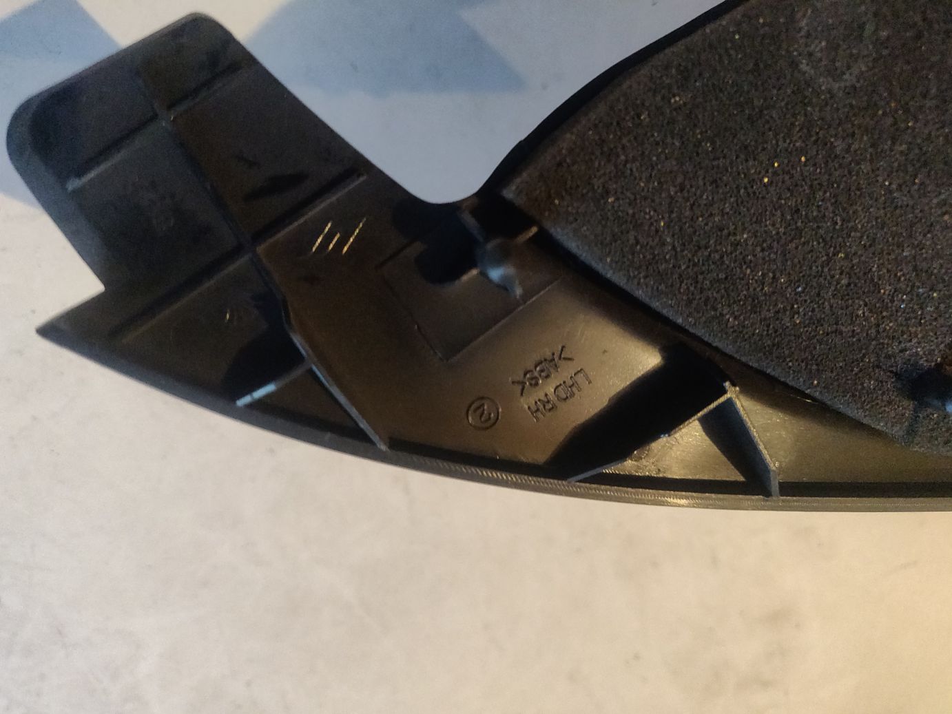 Крышка зеркала внутрисалонного правая GM на Chevrolet Lacetti (J200)