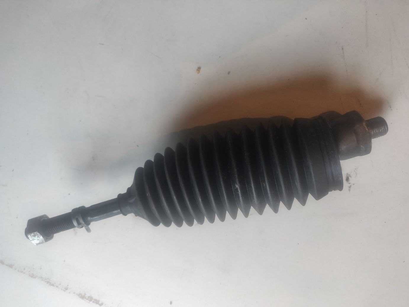 Тяга рулевая с пыльником 01