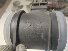 Датчик расхода воздуха Bosch на CADILLAC CTS, SRX