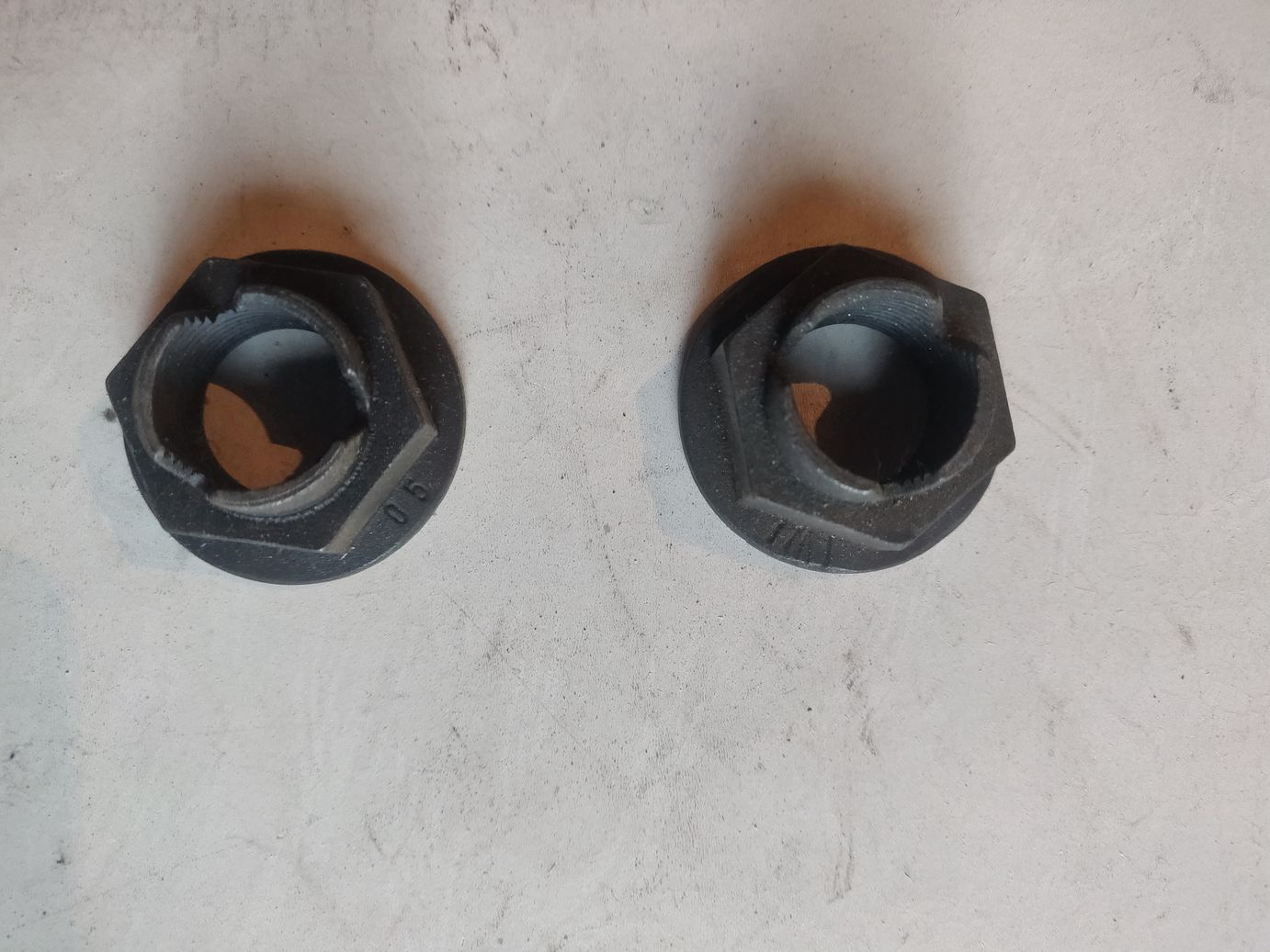 Гайка передней ступицы для Opel Astra H