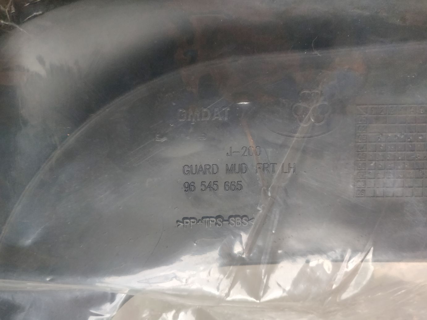 Брызговик передний левый на Chevrolet Lacetti седан, унив., хэтчб.