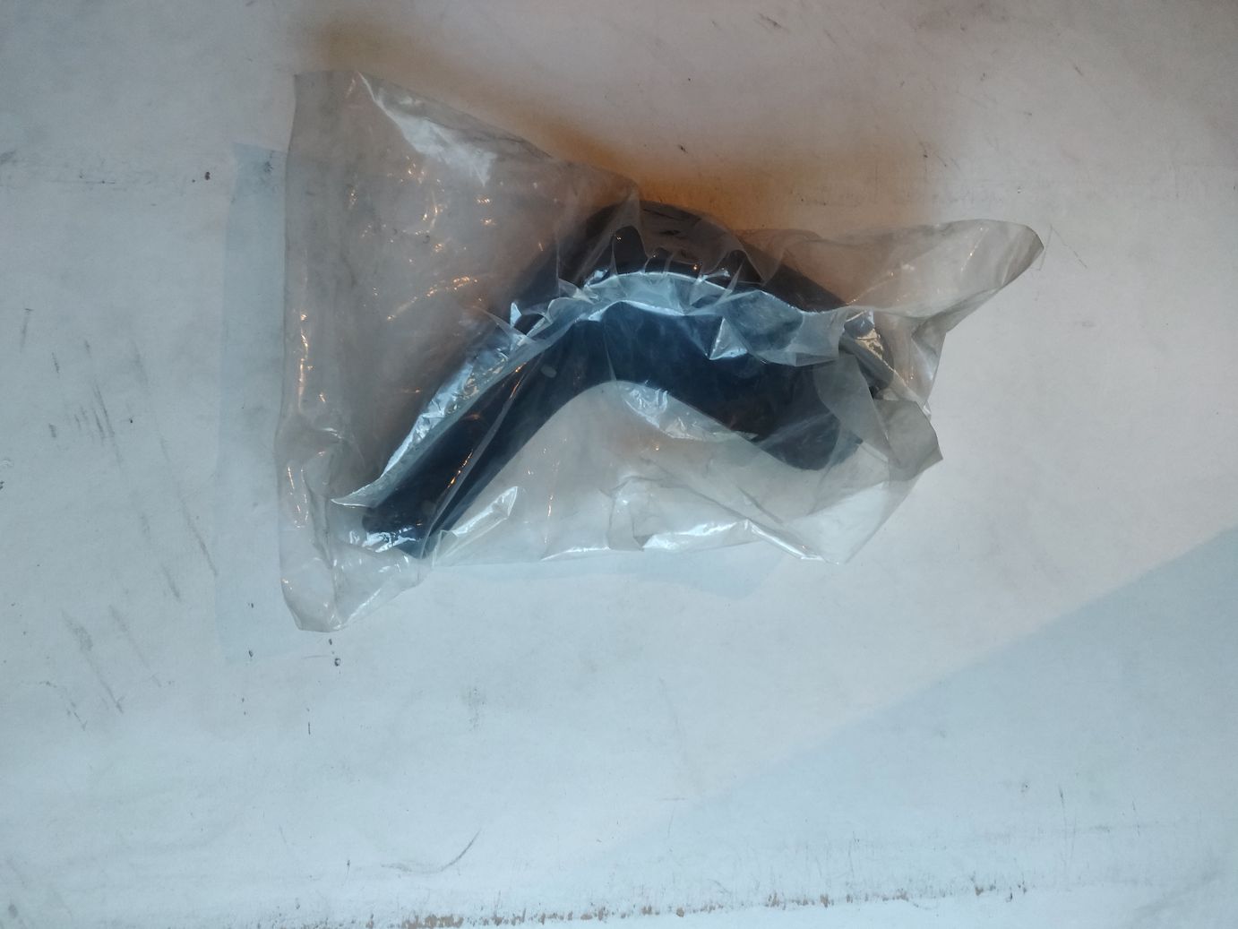 Брызговик передний правый на Chevrolet Lacetti седан, унив., хэтчб.