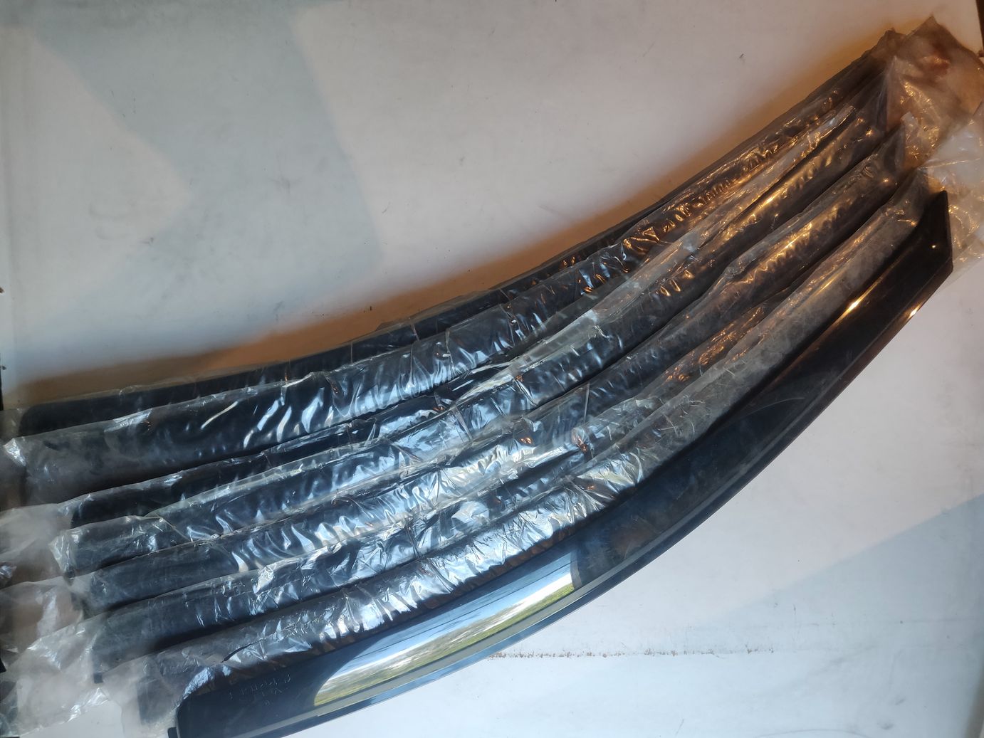 Ветровик передн. лев. на Chevrolet AVEO седан