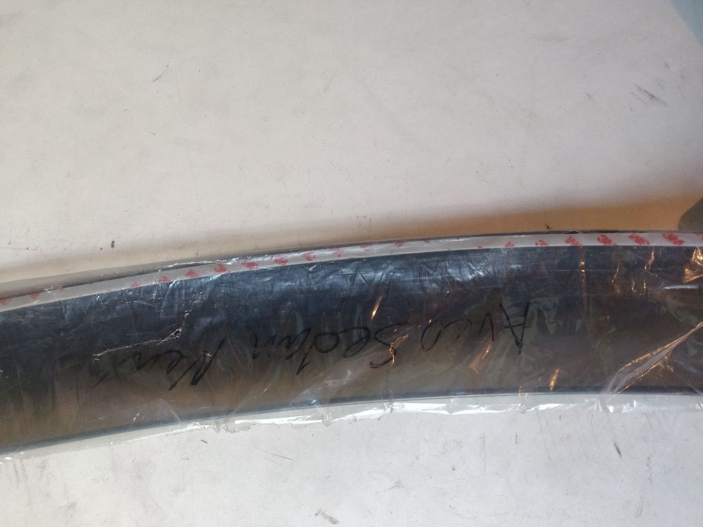 Ветровик передн. лев. на Chevrolet AVEO седан