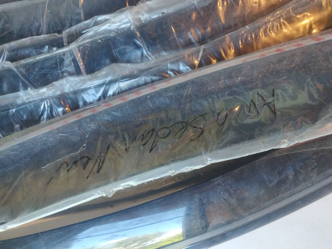 Ветровик передн. лев. на Chevrolet AVEO седан