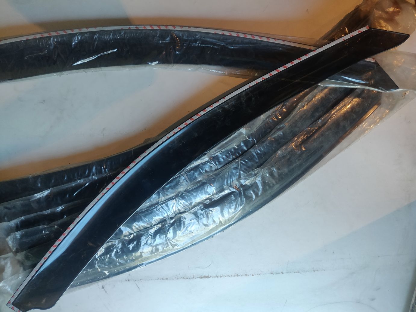 Ветровик передн. лев. на Chevrolet AVEO седан