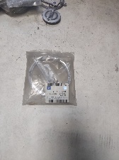 Эмблема радиатора GM на OPEL ASTRA-H